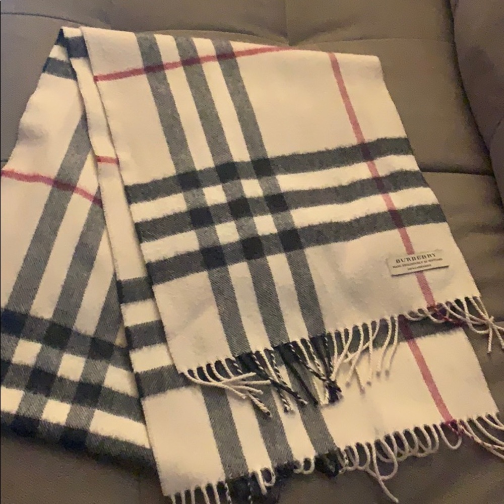 100 % cashmere Burberry women’s scarf